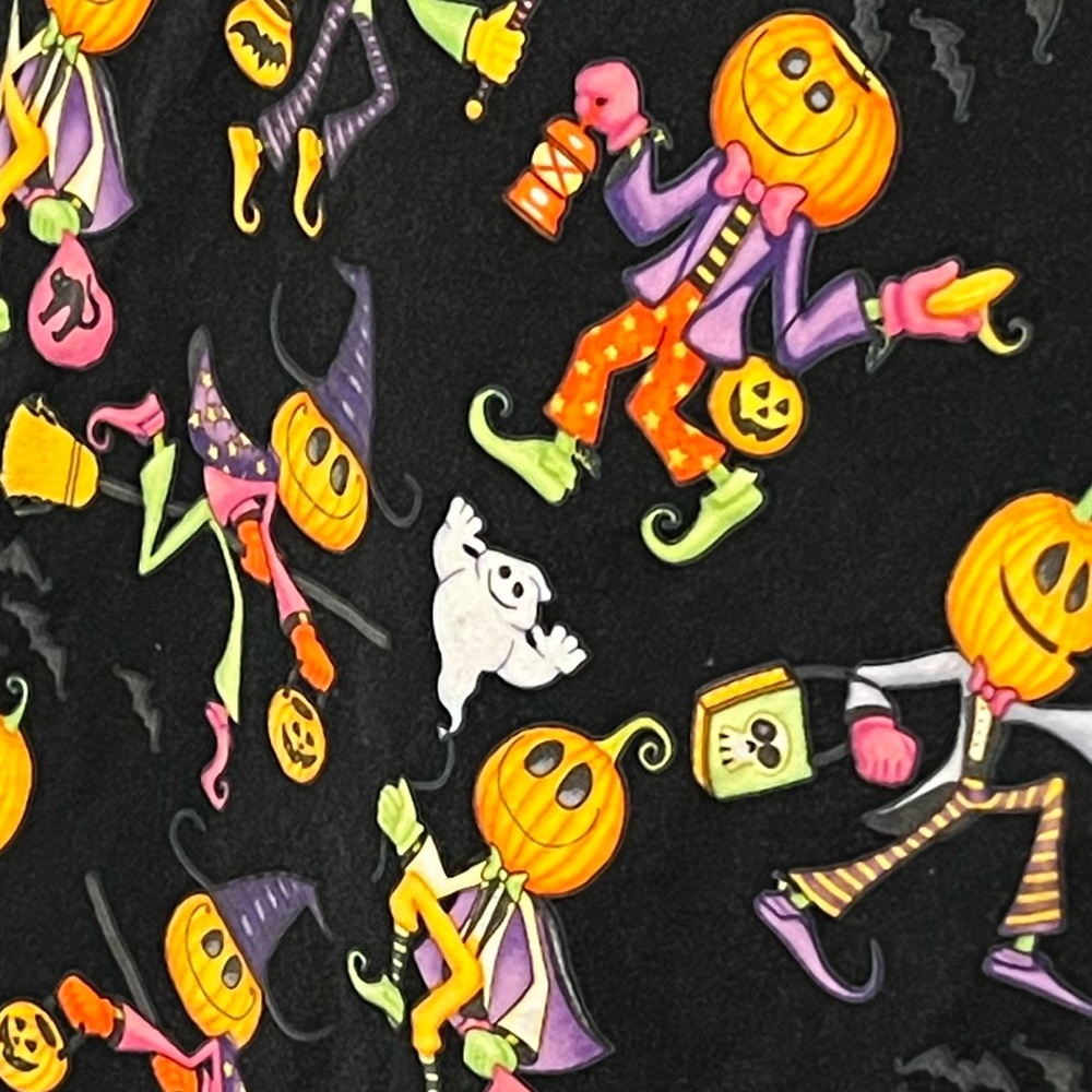 Sz M Halloween Ghost Pumpkin Trick or Treaters scrub top - Picture 12 of 12